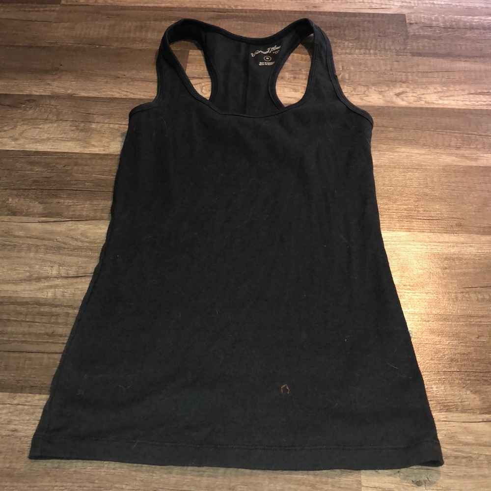 grey tank top